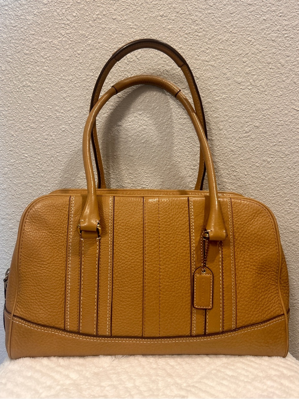 Rare Coach Tan Hampton 2006 with Hang tag Zip Top Closing Satchel